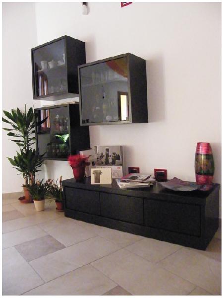 Nira Cubus - Living room in chestnut